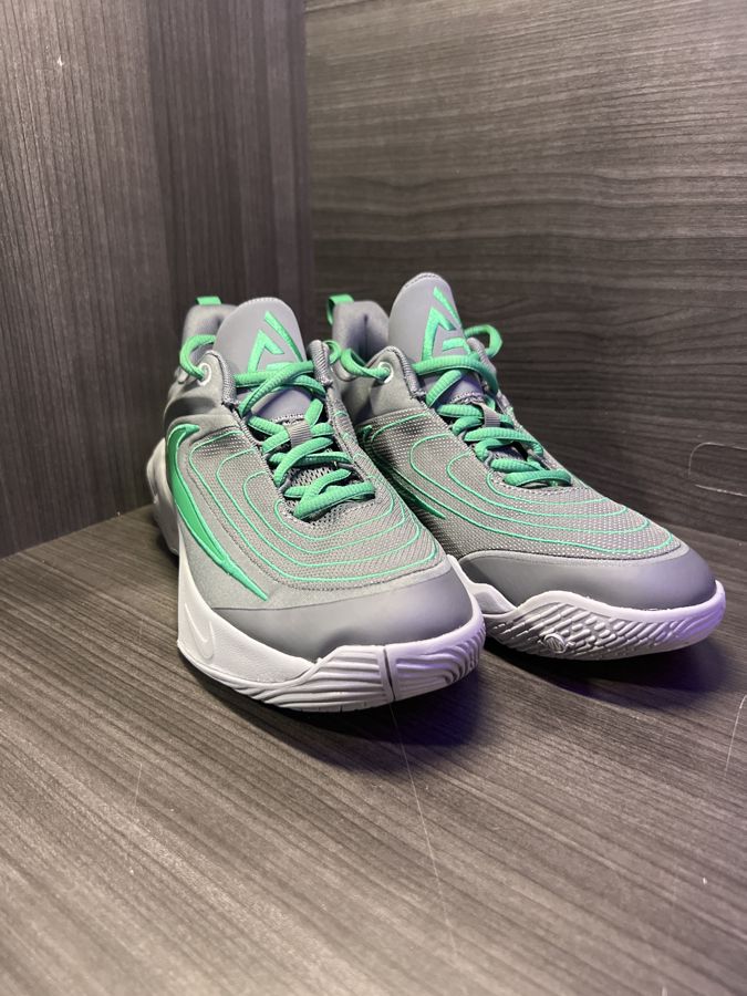 Nike Giannis Immortality 4 (GS), kids us 6.5Y